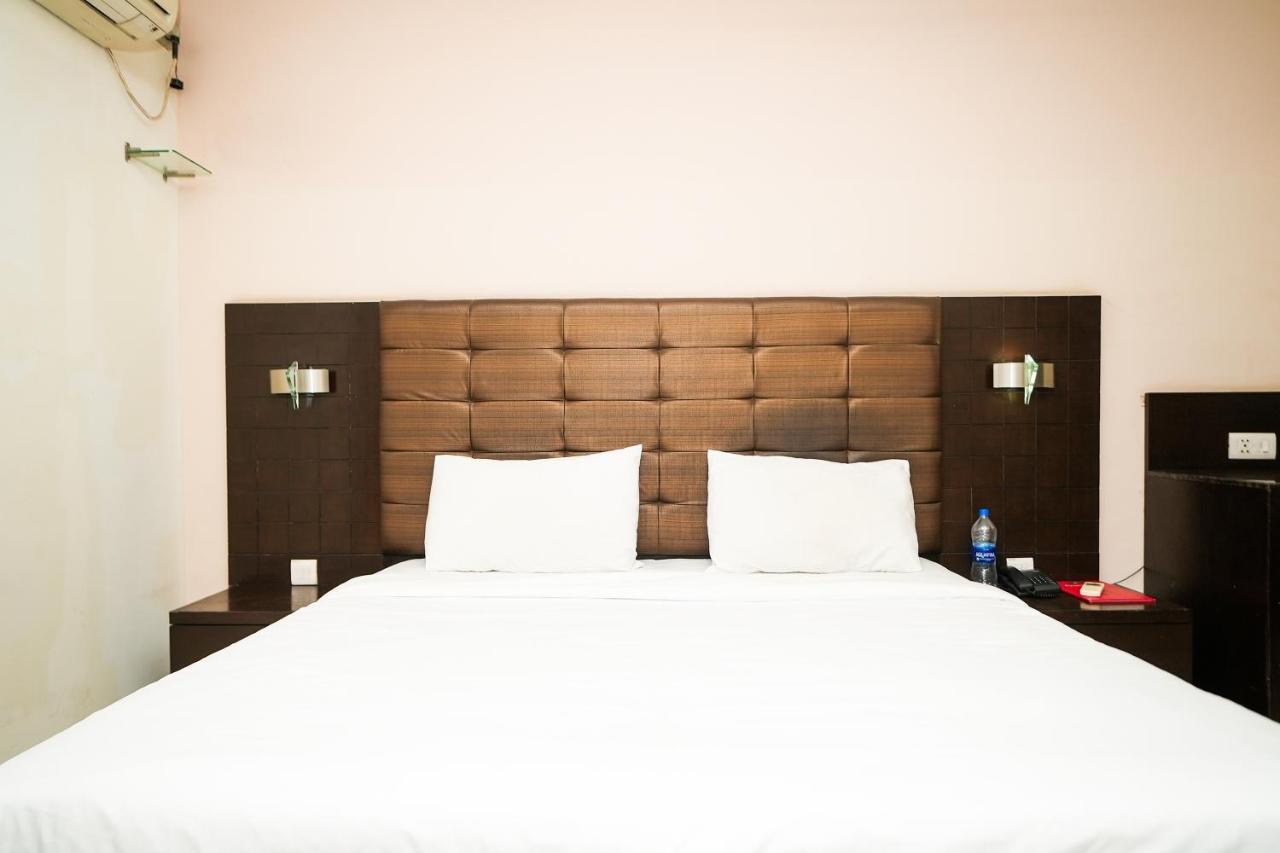 Stay Well Hotels & Homes غورغاون المظهر الخارجي الصورة